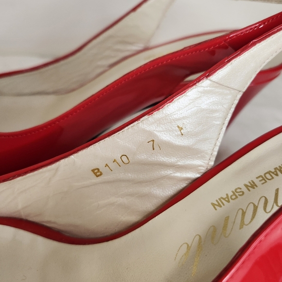 Vintage Patent Red Leather Pumps - Picture 11 of 12